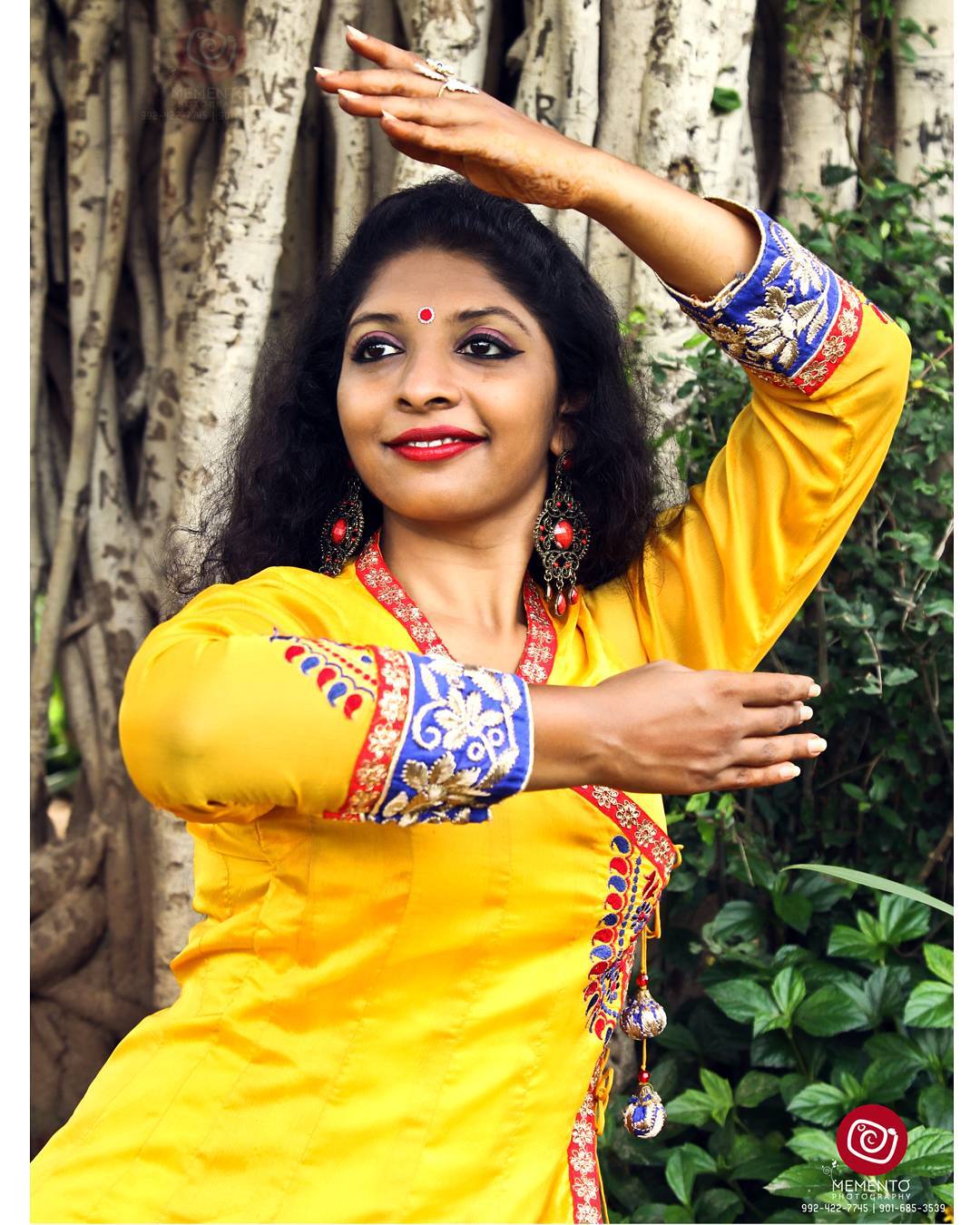 Concept Shoot. : STORY OF THE KATHAK DANCER... #kathak #kathakdance #dance #indiandance #kathakpose #picoftheday #dancepose #ahmedabad #ahmedabaddiaries #instagram_of_ahmedabad #instagram #instamood #ahmedabad_instagram #passion #blackandwhitephotography
#blackandwhite #dancer #lifeaboutdance #ahmedabaddancer #dancephotograhy
#outdoorshoot #indianfashionblogger #shootout_ahmedabad #like4like #follow #followme
#DipsPhotography #MementoPhotography #9924227745 #dipmementophotography #dip_memento_photography
