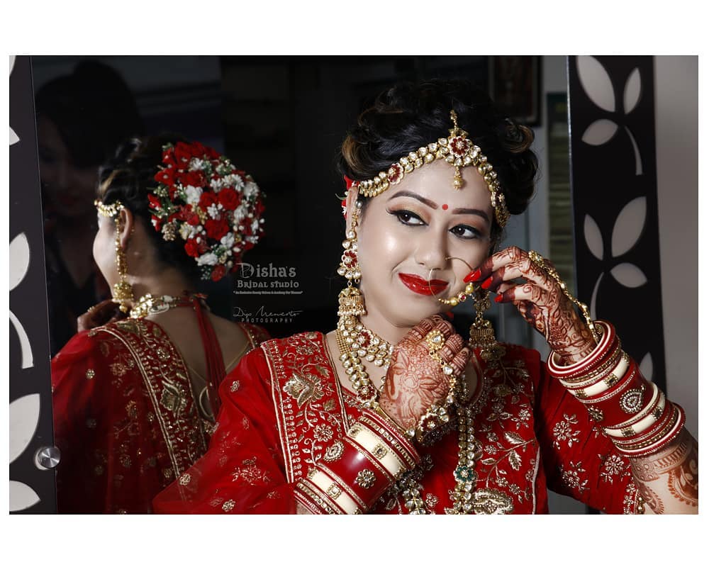Happy Face, Happy Bride.. Crushing over this bride's perfect outfit, jewellery and yes.. Major part is Makeup from  @dishasbridalstudio ....
Photography: @dip_memento_photography
.
.
 #ahmedabad #photography#bridalmakeup #makeup #artist #dressyourfacelive  #indianwedding #weddingevent #weddingmakeup #weddingmakeover #weddingbells #weddingbrigade #weddingwire #weddingfashion #instawedding #indianbride #brideswag #weddinghairstyle #bridephotography #weddingphotography #hotbride #bridemakeup #bridehairstyle #bridemakeover #indiandulhan #instagram #instalove #instabride #brideoftheday #followus

@wedzo.in @blissindianweddingguide @eventilaindia @shaadisaga @bridalaffairind  @kaleeralover  @alcantaramakeup @the_indian_wedding @indian__wedding @indiagramwedding @weddingz.in @wedmegood @wedabout @weddingplz @weddingsonline.india @weddingdream @weddingnet @indianweddingbuzz