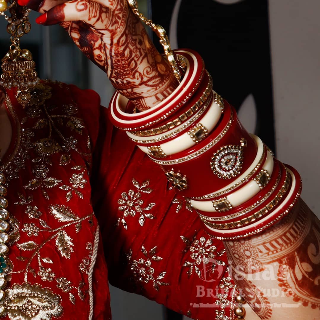 Happy Face, Happy Bride.. Crushing over this bride's perfect outfit, jewellery and yes.. Major part is Makeup from  @dishasbridalstudio ....
Photography: @dip_memento_photography
.
.
 #ahmedabad #photography#bridalmakeup #makeup #artist #dressyourfacelive  #indianwedding #weddingevent #weddingmakeup #weddingmakeover #weddingbells #weddingbrigade #weddingwire #weddingfashion #instawedding #indianbride #brideswag #weddinghairstyle #bridephotography #weddingphotography #hotbride #bridemakeup #bridehairstyle #bridemakeover #indiandulhan #instagram #instalove #instabride #brideoftheday #followus

@wedzo.in @blissindianweddingguide @eventilaindia @shaadisaga @bridalaffairind  @kaleeralover  @alcantaramakeup @the_indian_wedding @indian__wedding @indiagramwedding @weddingz.in @wedmegood @wedabout @weddingplz @weddingsonline.india @weddingdream @weddingnet @indianweddingbuzz