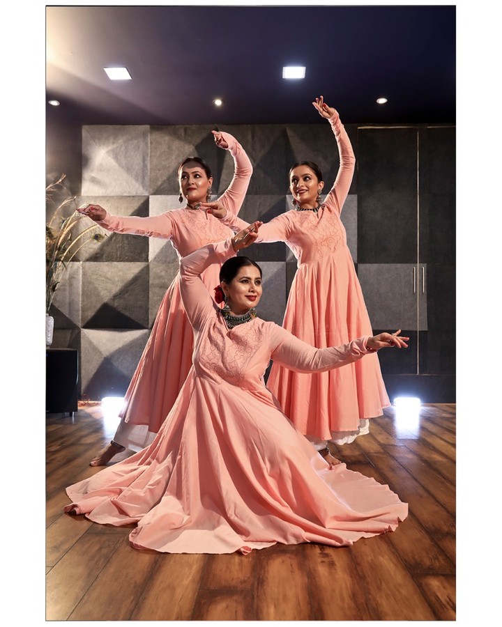 It takes time to get a dance right, to create something memorable...
.
.
Dance Photo/Video Shoot for :
Nrityalaya by Jashoda Patel
In Frame : Jashoda Patel, Nehali Patel, Bhuvaneshwari Patel..
Photography by : @dip_memento_photography
Video by : @sky_clicks_feelms 
Assist : @meandmyphotography11

#nrityalaya #dipmementophotography #nrityalayadance #kathak #kathakdance #classicaldance #ahmedabad #indianclassicaldance #катхак #pirouettes #chakkars #happydancing #classicaldance #indiandancer #dancersofinstagram #indianclassicaldance #dancerslife #classicaldancers #kathakdance #kathakdancer #indianclassicaldancers #9924227745 #spins #lovefordance #worldofdance #dance #love #indiandanceform #music #loveforkathak #dancers #dancersindia