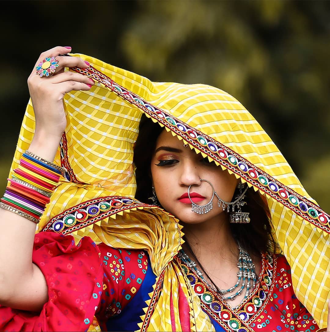 SIMPLICITY is the keynote of all true ELEGANCE.. #navratri #navratri2019 #navratri2k19
.
MUA: @dishapanchal246 
Shoot: @dip_memento_photography 
@meandmyphotography11
 InFrame: @imug_pandey 
Jewellery: @nancyhandicraft9
Costume by: @rashmithummar 
#photoshoot #ethnic #traditionalart #ahmedabad #gujarati  #rajputilook #makeup #navratrichaniyacholi #chaniyacholi #indianfashionblogger  #fashionblogger #makeuptutorial #weddingdress  #rajput #bollywood #bollywoodhotness #bollywoodactresses #indian #pic #picoftheday #photooftheday  #festivalofnations #festival