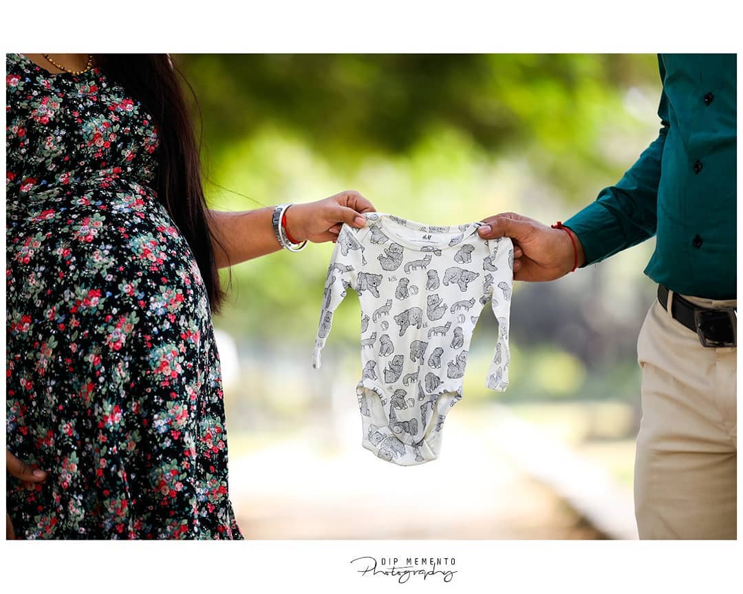 💞The butterflies he used to give me turned into little feet👶 
Shoot by : @dip_memento_photography
@pandyapremal809 .
Maternity Shoot.
.
.
.
#maternityphotographer #maternityphotography #maternity #mommytobe #momtobe #newmommy #pregnant #pregnancy #expectingmother #9924227745 #maternityportraits #maternitypictures #motherhood #maternityshoot #babybump #daddytobe #dadtobe #babyiscomingsoon #thebump #maternityshoot #maternityphotographyahmedabad #dipmementophotography #ahmedabadphotographer #mothertobe #expectingbaby #BABYBUMP #maternityposes #maternityposing