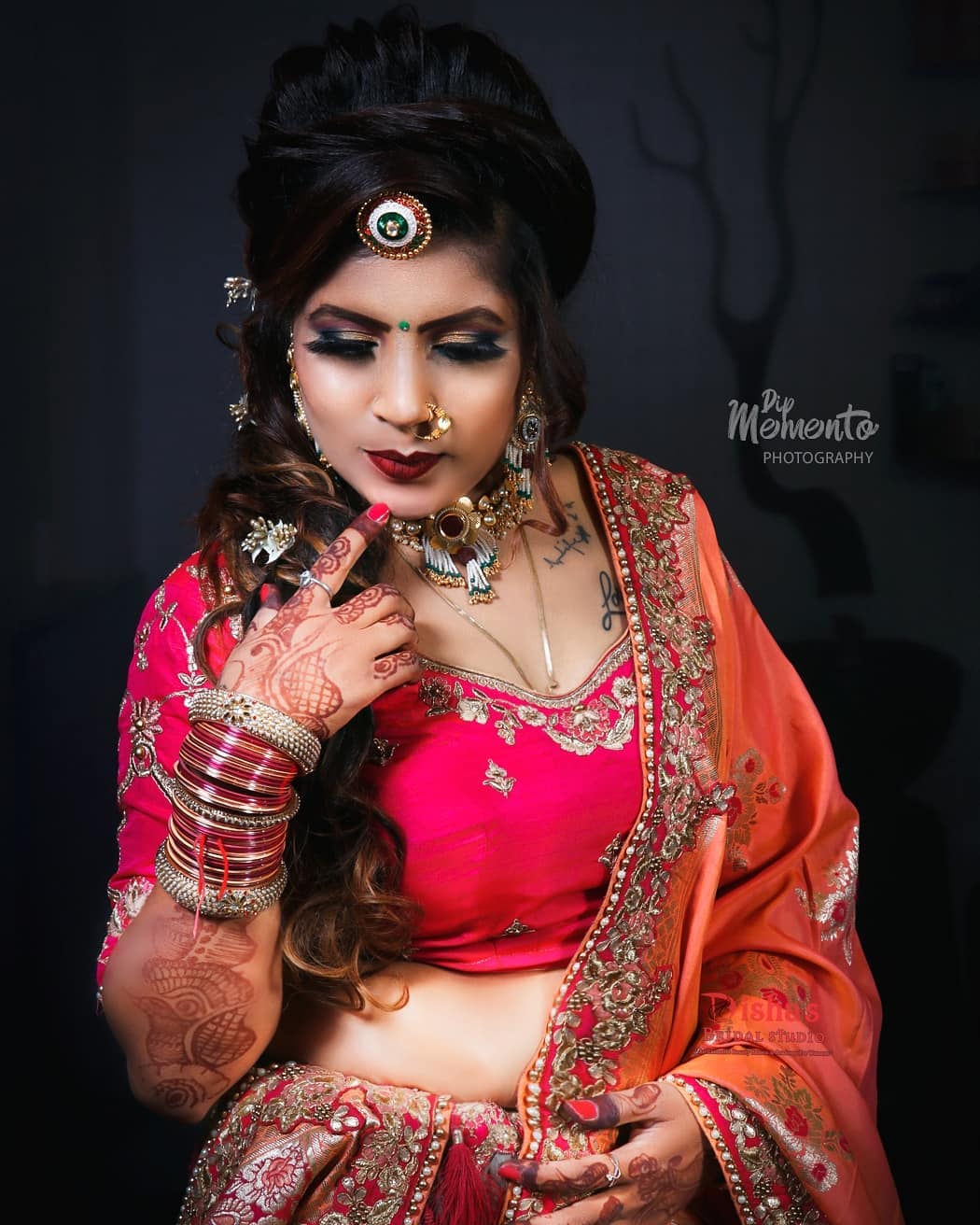 To me, the essence of truly modern makeup is the freedom to be yourself, to express who you are.
.
.
.
📸@dip_memento_photography
💄@dishasbridalstudio
.
.
 #bridesmaids #bridetobe
#coolbrides #bigfatindianwedding #bridemakeup #indianwedding #photography #weddings #indianwedding #bridemakeup
#dipmementophotography #9924227745 #loveformakeup  #makeupartist #makeup #ahmedabad #candidportraits #indianbride #indianfashionblogger #marwadistyle #rajasthanibride #brides #funbrides
.
.
@wedzo.in @indianstreetfashion @weddingz.in @indian_wedding_bliss
@dulhaanddulhan @thebridesofindia @indianweddings @weddingdream @indianweddingbuzz @shaadisaga @zo_wed @desiclassybrides @weddingwireindia @indiagramwedding @shaadisaga @indian__wedding @thebridesofindia
@weddingsutra @wedmegood @bridalaffairind @theweddingbrigade @weddingplz @weddingfables @indian_wedding_inspiration @eventilaindia @_punjabi_weddings