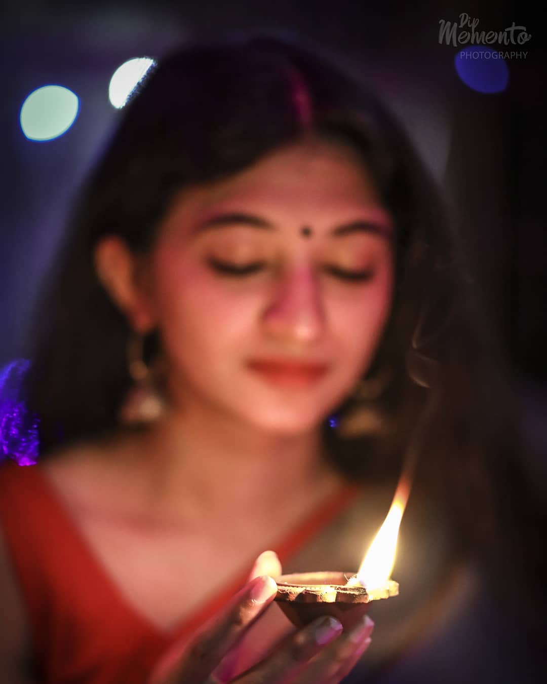 Mandatory shot of Diwali.
.
.
When it was all about lights and lamps and Diyas❤️ 💕
.
Face : @vedikaaaa.s
📷: @dip_memento_photography
Shot using @canon5dmark4
Lens: 85mm f1.8
Shutter speed: 1/640. ISO: 50
Light source: Godox HSS
Concept by- @komalpatel_16
.
.
.
.
.
.
#portraits_ig
#portraits_mf #portraitvision #portrait_vision
#marathigirl #portrait_mood #marathimulgi
#phototagit #agameofportraits #portraitsmag
#portraitfromtheworld #tradition
#pursuitofportraits #saree #sareeaddict
#mightydreamers #earth_portraits #rsa_portraits #dipmementophotography
#9924227745  #sareelovers #traditional_look
#sareefashion
 #diwali2020 #moodyports
#instamaharashtra #diwali

@official_photographers_hub @portraitsofficial
@modelzgalery @mumbai.portraits @sigmaphotoindia
@creative_portraits @photographers.of.india
@sadakchap @canon_photos @canonindia_official
@portraitsofficialmodels
@saree_angelss
@saree_culture_
@photographers.of.india
@indian.portraits.official