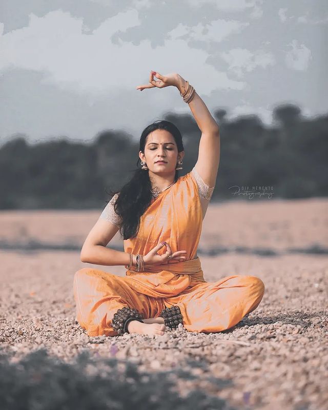 Give this world a Good Energy...
and keep Dancing.....
.
.
InFrame : @riddhi.07
📸@dip_memento_photography
.
.

 #classicaldancer #classicaldance #dance #dancer #bharatanatyam #indianclassicaldance #dancersofinstagram #indiandance #kathak #bharatnatyam #dancers #bharatanatyamdancer #classical #indianclassicaldancers #india #classicaldancers #indianclassical #bharathanatyam #kathakdance #art #artist #kerala #kathakdancer #bharatanatyamdance #dancelife #indian #photography #dancephotography #narthanam