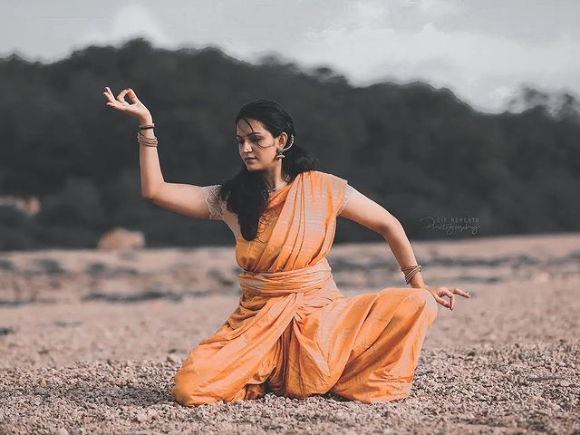 There's a magic that happens when you dance...
. 
.
keep Dancing.....
.
.
InFrame : @riddhi.07
📸@dip_memento_photography
DM for Dance concept collab
.
.

 #classicaldancer #classicaldance #dance #dancer #bharatanatyam #indianclassicaldance #dancersofinstagram #indiandance #kathak #bharatnatyam #dancers #bharatanatyamdancer #classical #indianclassicaldancers #india #classicaldancers #indianclassical #bharathanatyam #kathakdance #art #artist #kerala #kathakdancer #bharatanatyamdance #dancelife #indian #photography #dancephotography #narthanam #9924227745 #dipmementophotography #dip_memento_photography