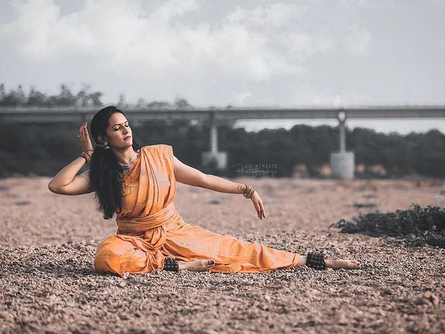 Beautiful things happens when you connect yourself with your soul....
. 
.
keep Dancing.....
.
.
InFrame : @riddhi.07
📸@dip_memento_photography
DM for Dance concept collab
.
.

 #classicaldancer #classicaldance #dance #dancer #bharatanatyam #indianclassicaldance #dancersofinstagram #indiandance #kathak #bharatnatyam #dancers #bharatanatyamdancer #classical #indianclassicaldancers #india #classicaldancers #indianclassical #bharathanatyam #kathakdance #art #artist #kerala #kathakdancer #bharatanatyamdance #dancelife #indian #photography #dancephotography #narthanam