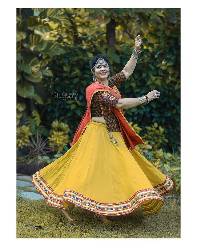 Garba Video/Photoshoot  for  @lasya_by_bhuvneshwaripatel Team, @bhuvneshwaripatel as Choreographer
In frame @kinjalkinjal27
📸 @dip_memento_photography 

.
.
.

#twirling #flare #navratri #garbaqueen #garbaking #ahmedabad #fashion  #indianfestival #navratrifestival #navratrigarba  #garbalovers  #9924227745 #dancephotographer #photographer #navratrispecial #garbavibes💃 #nightfestival #garments #catalogue #dancephotography #ahmedabaddancers #ahmedabad_instagram #l4l #photooftheday #dipmementophotography