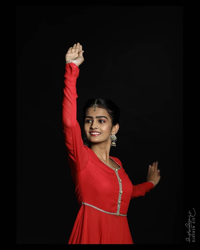 A Kathak dance recital by Manya Jaykrishna as a part of her initiative to help kids suffering from cancer 🙏.

Choreography: Padmabhushan Smt. Kumudini lakhia
@kadamb.centre.for.dance
Assisted by: @rupanshisince1990
Music:
Tabla -  Shri Joby Joy
Sarangi- Shri Ikram kalavant Khan
Flute -  Shri Partha Sarkar
Performed by: @manyajaykrishna @anarjaykrishna
Costume: Anuvi Desai
Sp. Thanks to @lovefornritya

Photo/Videography: @dip_memento_photography

#kathak  #kadamb  #classicalchoreography
#kathakdance #danceforacause #kidssufferingfromcancer #gujaratcancersociety #kadambcenterfordance  #dancephotographer  #dancersofinstagram #kathak_space #9924227745 #kathaklovers #danceoftalent #kathakdancers  #dipmementophotography #dancevideo #dancers #dancelovers #dancersofinstagram #photography