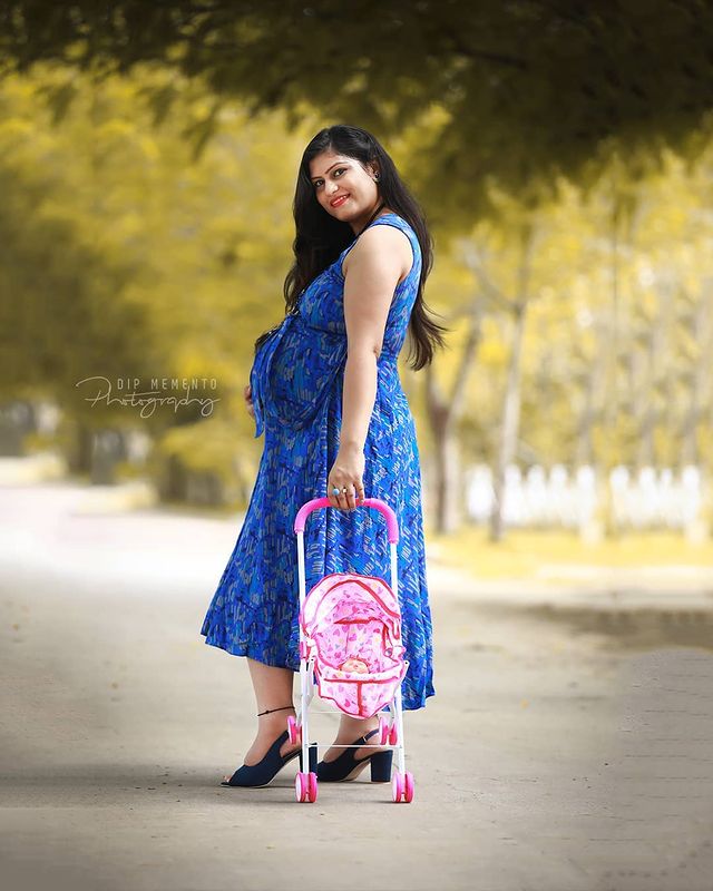 We'hv been waiting for YOU little one...
.
It's DEVANGI's 2nd maternity shoot...
.
Shoot on - @canonindia_official + @godoxindiaofficial 
~~~~~~~~~~~~~~~~~~~~~~~~~~~~~~~~
#dipmementophotography 
📸Shoot & Edit by Team
@dip_memento_photography
DM for Inquiry on +91 9924227745
~~~~~~~~~~~~~~~~~~~~~~~~~~~~~~~~
#maternityphotoshoot #maternityphotoshootideas #maternityphotoideas  #maternityphotography #maternityphotographer #pregnancyphotoshoot  #babybumpphotography #babybumpphotoshoot #babybump #bestpregnancyphotos#bestpregnancyphotographer #pregnancy #ahmedabadphotographer #bestphotographerofahmedabad #photostudio #bestphotographerinindia #9924227745 #maternityphotography #momtobe #mommytobe #maternityshoot #dipmementophotography  #maternitystyle  #pregnantfashion #maternitysession  #babyshower