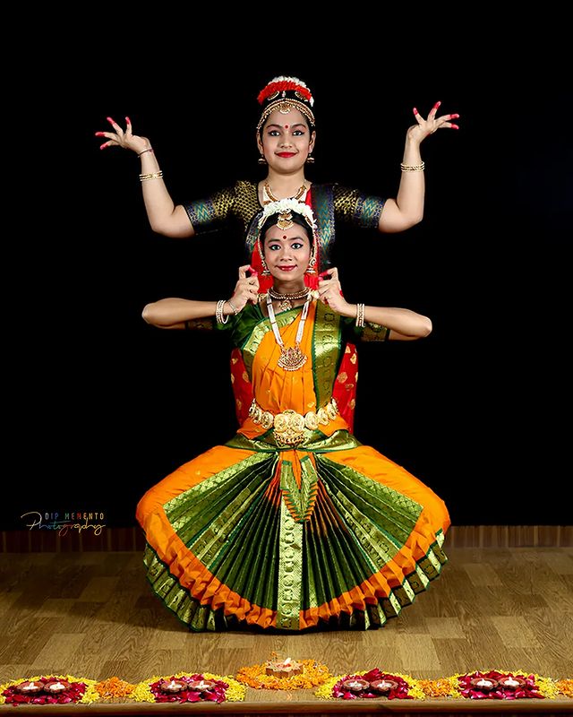 Dance Shoot done during #Diwali
For @shashikunjacademy
Concept by @lakhanibhairavi
 & @vir_art90 
Inframe Students of  @rasadhwani

Shoot on - @canonindia_official + @godoxindiaofficial
~~~~~~~~~~~~~~~~~~~~~~~~~~~~~~~~
#dipmementophotography 
📸shoot by
@dip_memento_photography
DM for inquiries or call/Wp on +91 9924227745
~~~~~~~~~~~~~~~~~~~~~~~~~~~~~~~~
.
.
#bharatnatyam #oddisi  #dancephotography #classicaldance #indiandancefederation #dancephotographer #ahmedabaddancephotographer #ahmedabadphotographer #ahmedabad #indiandancerscommunity  #kathak_space #9924227745  #danceoftalent #oddiseedancer #dipmementophotography #dancevideo #dancers #dancelovers #dancersofinstagram