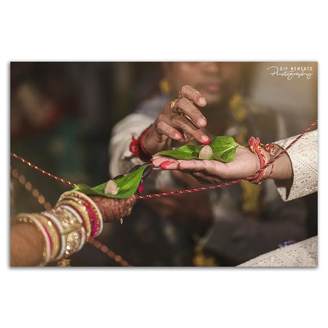 Wedding #rituals 

The tying of knot and the joined hands of the couple are symbolic of the meeting of two hearts and souls.
#hastmilap

.
.
.
 📸@dip_memento_photography
@darshan_tendulkar_
#varmala #varmalaceremony #hinduwedding #bride #WEDDINGPHOTOGRAPHY 
#9924227745 #hinduweddingphotographer #weddingphotography Weddding shoot @dip_memento_photography #bridetobe #coupleshoot #haldifunction #bridal #brideandgroom #beautifulbride #bridal #haldi #groom #brideandgroom