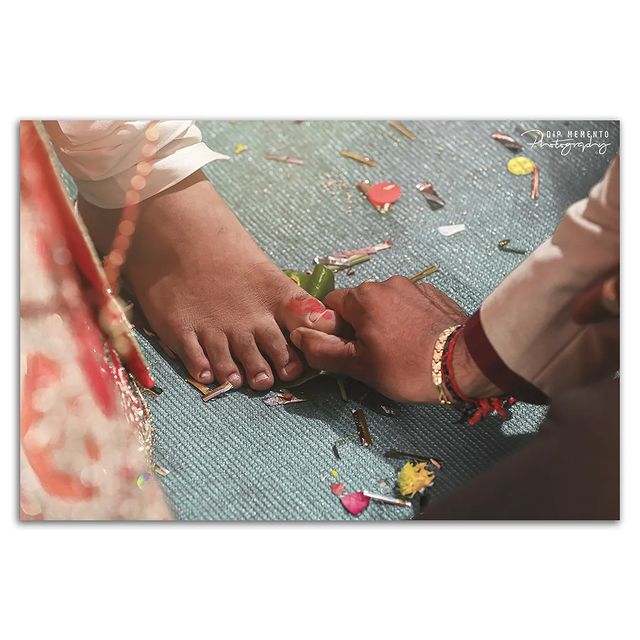 Wedding #rituals 
.
.
.
 📸@dip_memento_photography
@darshan_tendulkar_
#varmala #varmalaceremony #hinduwedding #bride #WEDDINGPHOTOGRAPHY 
#9924227745 #hinduweddingphotographer #weddingphotography Weddding shoot @dip_memento_photography #bridetobe #coupleshoot #haldifunction #bridal #brideandgroom #beautifulbride #bridal #haldi #groom #brideandgroom