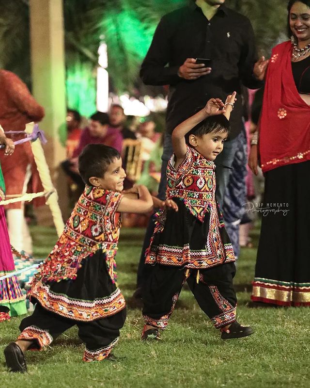 👉Masti Time...👈
Have you ever noticed, what kids do at garba ground? Check full caption and this series of photographs....😍

Thanks to @ferfudardi Kids Garba / Gammat Night

Post 1) Learning Tradition: They get the chance to learn about their cultural traditions and heritage through the vibrant and energetic dance of Garba.

#CandidKids

#happiness #happinessoverload #garba #kidsgarba #GarbaMagic #DanceUnity  #garba #garbasteps
#happyinme #happyme #garbalove #passiongarba  #DandiyaDance  #Navratri2023#9924227745 #dipmementophotography #dip_memento_photography
